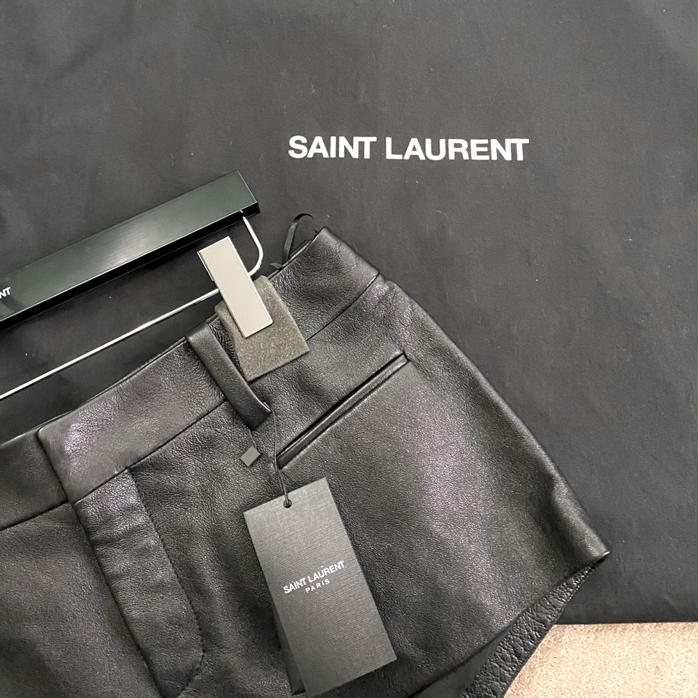 SAINT LAURENT LOW-RISE FITTED BLACK MINI SHORTS